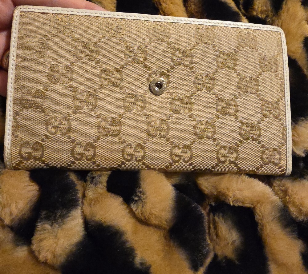 Gucci Beige GG Canvas Wallet with Red and White Center Stripe - Picture 4 of 10